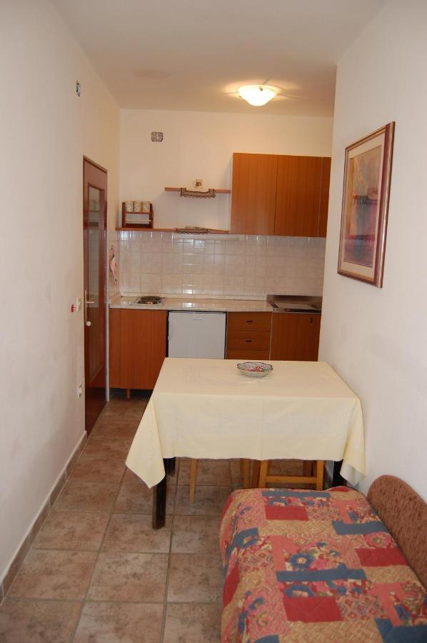 Apartments Villa Angela Krk Town Rum bild
